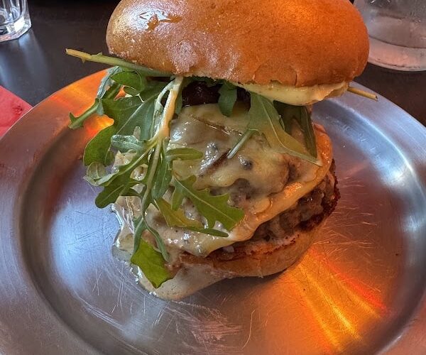 Restaurant RED BEAR N’ BURGER ᙅᖾᥲຕρɩoᥒ ᑯᥱ ᖴɾᥲᥒᥴᥱ ᑯᥙ ᑲᥙɾɠᥱɾ ® à Compiègne, France