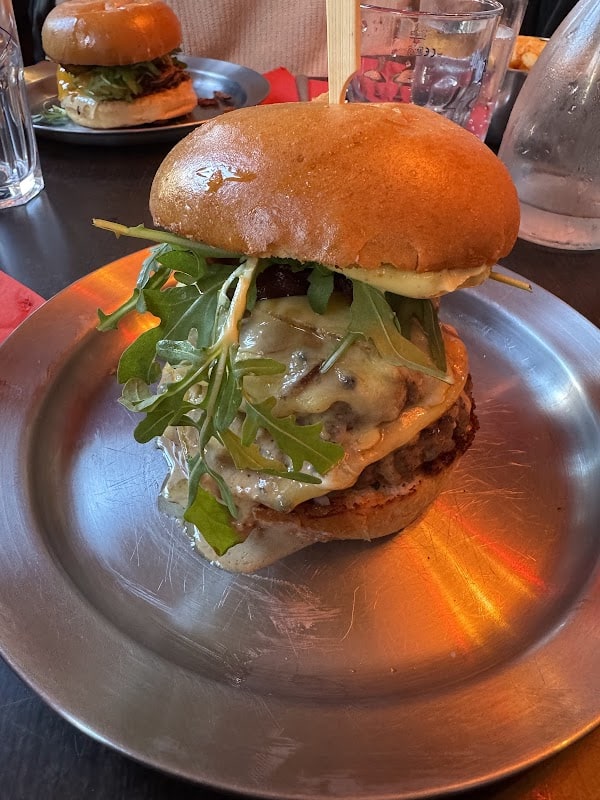 Restaurant RED BEAR N’ BURGER ᙅᖾᥲຕρɩoᥒ ᑯᥱ ᖴɾᥲᥒᥴᥱ ᑯᥙ ᑲᥙɾɠᥱɾ ® à Compiègne, France