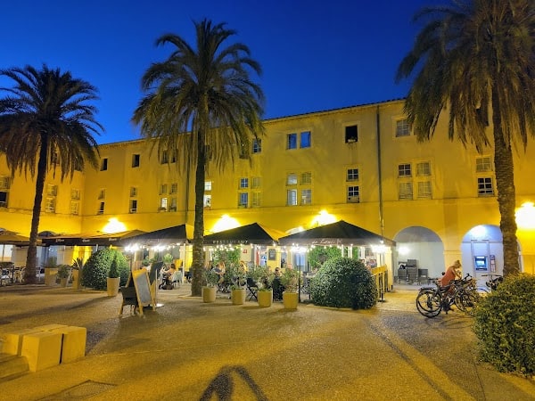 Restaurant Au Louis IX – Restaurant Aigues-Mortes à Aigues-Mortes, France