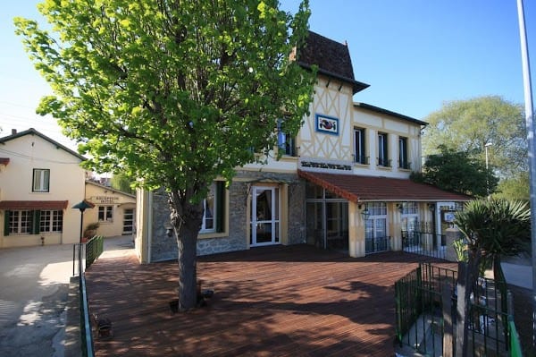 Restaurant de l’Auberge des Écluses. à Carrières-sous-Poissy, France
