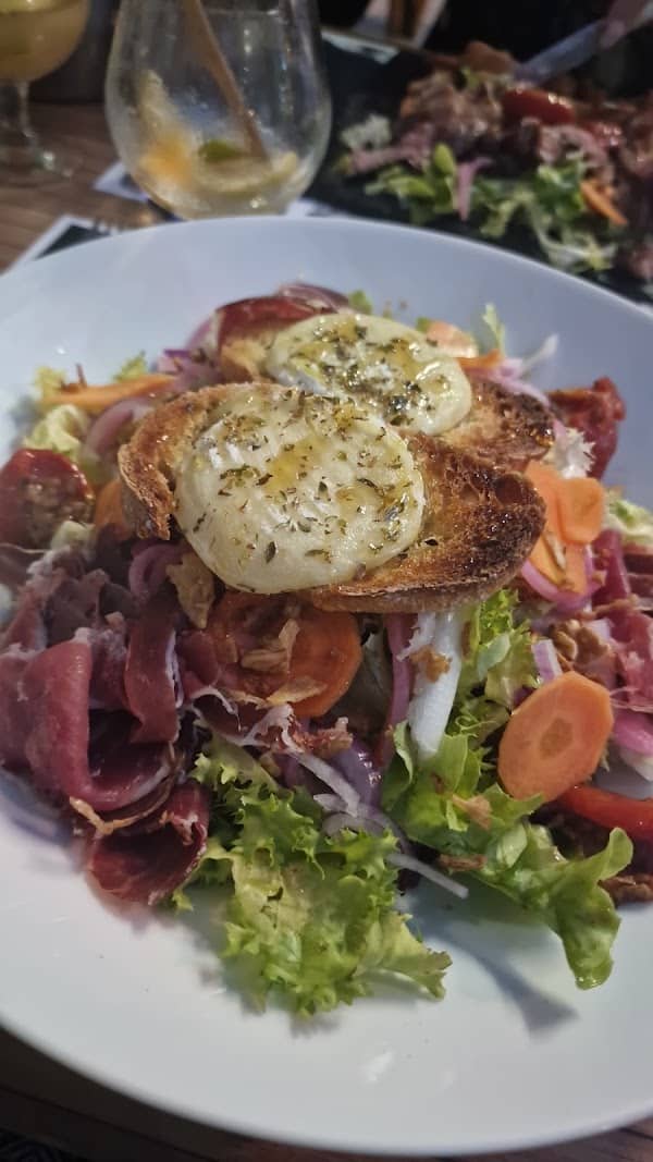 Restaurant Du Commerce à Cluses, France