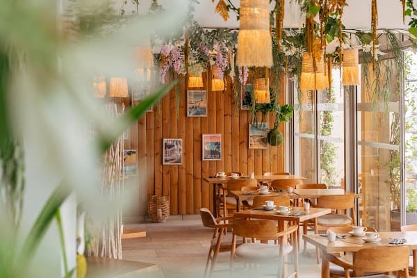 Restaurant & Écailler La Canopée à Carnac, France