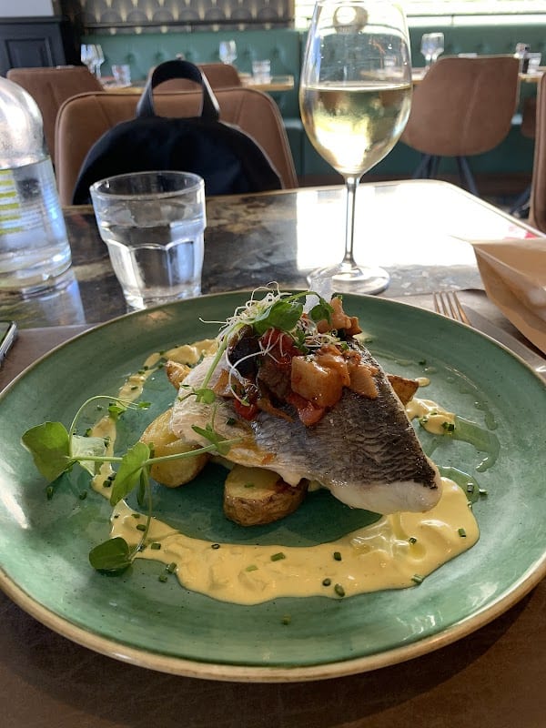 Restaurant La Cravache Les Paris Mutuels Urbains à Cagnes-sur-Mer, France