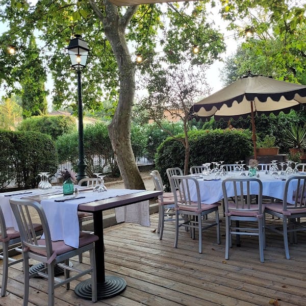 Restaurant La Maison du Château à Châteauneuf-le-Rouge, France