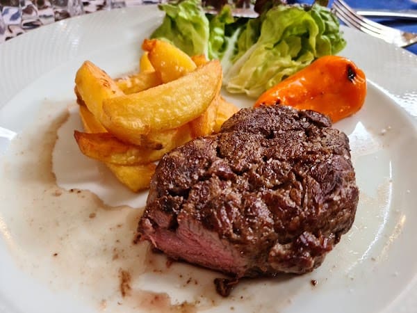 Restaurant Le Café Du Commerce à Aigues-Mortes, France