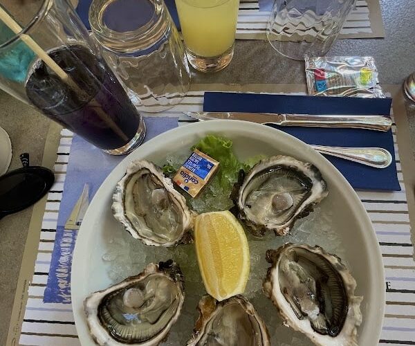 Restaurant Le Café Du Commerce à Aigues-Mortes, France