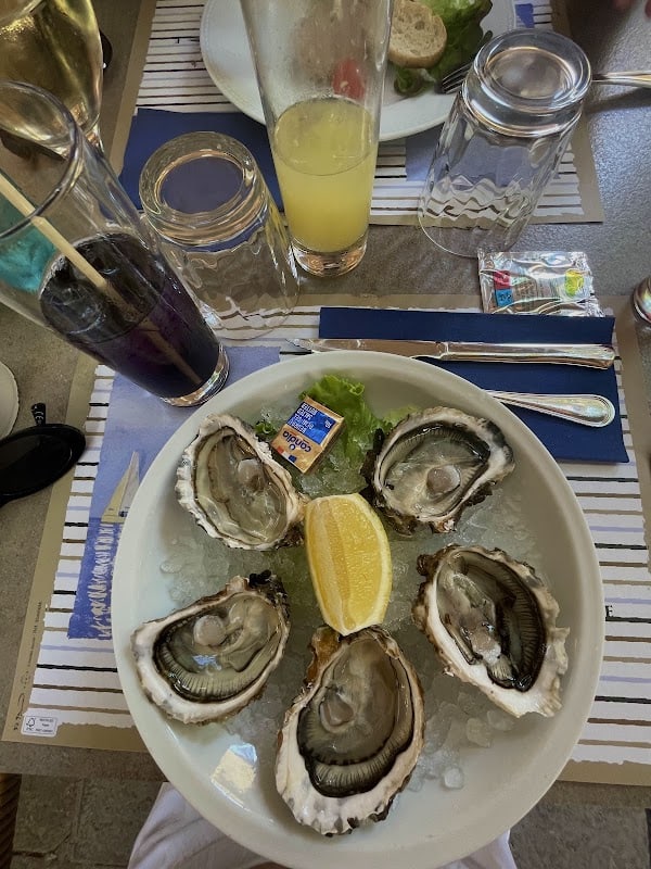 Restaurant Le Café Du Commerce à Aigues-Mortes, France