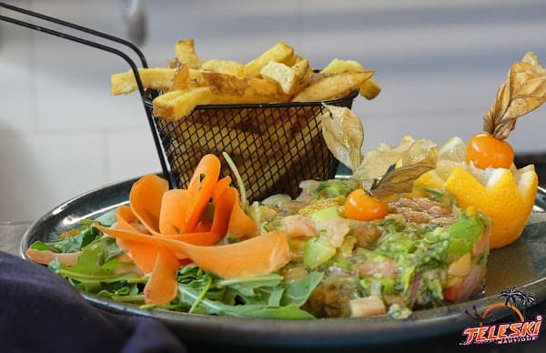 Restaurant Le Manuia Port Barcares – Paillote – Bar à Le Barcarès, France