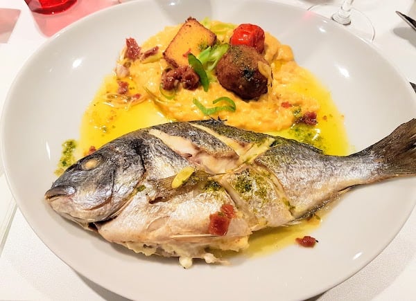 Restaurant le p’tit dauphin à Six-Fours-les-Plages, France