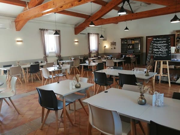 Restaurant Maison Sainte-Victoire à Saint-Antonin-sur-Bayon, France