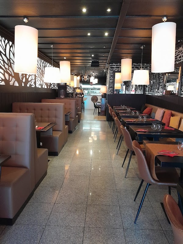 Restaurant rouge en beuf à Bastogne, Belgique