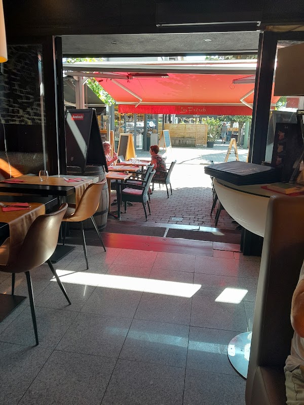 Restaurant rouge en beuf à Bastogne, Belgique