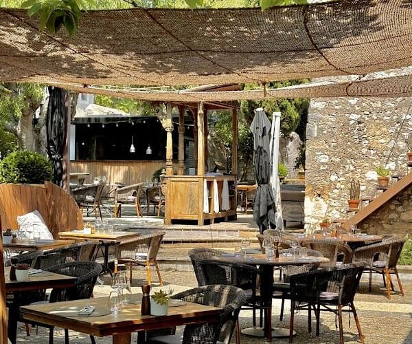 Restaurant Sous les Micocouliers à Eygalières, France