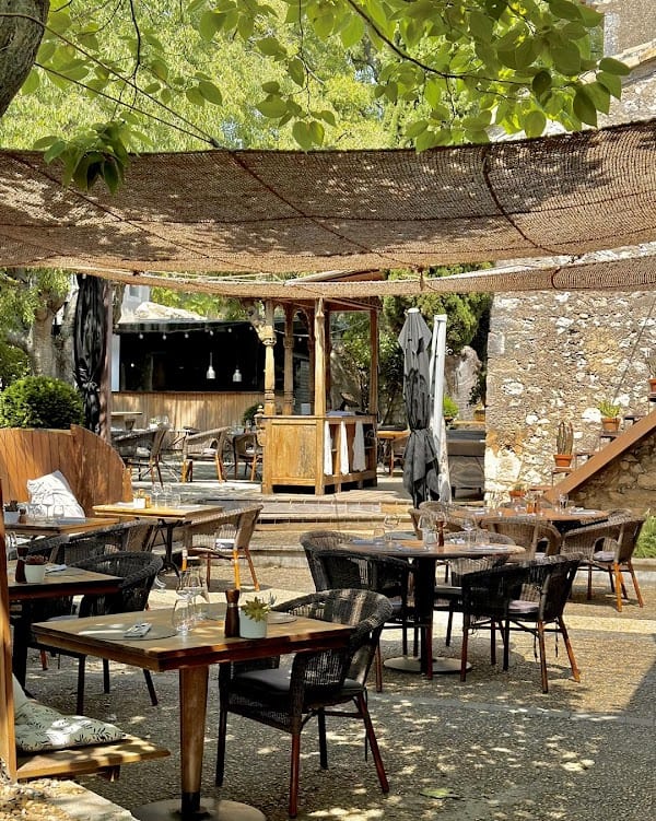 Restaurant Sous les Micocouliers à Eygalières, France