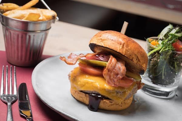 Restaurant The Red’s Sports Bar & Grill à Tubize, Belgique