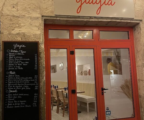Restaurant yiayia à Angoulême, France