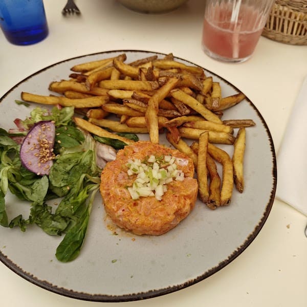 Restaurant yiayia à Angoulême, France