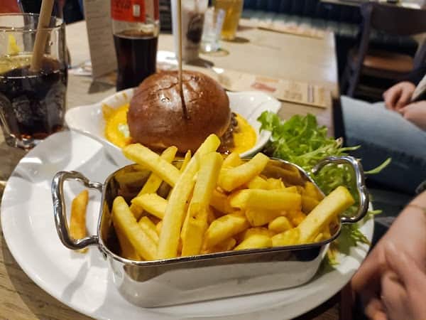 Restaurant 3 Brasseurs Plan de Campagne à Cabriès, France