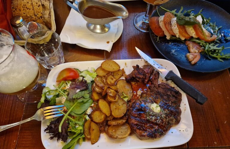 Restaurant 9 et Voisins à Bruxelles, Belgique — photo 1
