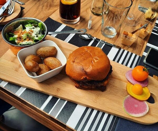 Restaurant À Vos Couverts à Maizières-la-Grande-Paroisse, France