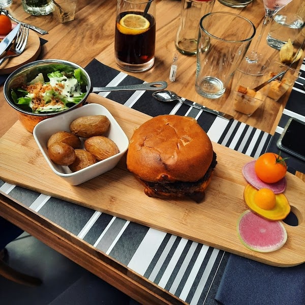 Restaurant À Vos Couverts à Maizières-la-Grande-Paroisse, France