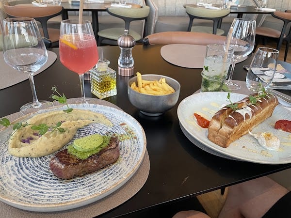 AMELIA Rooftop Restaurant and Bar à Dugny, France