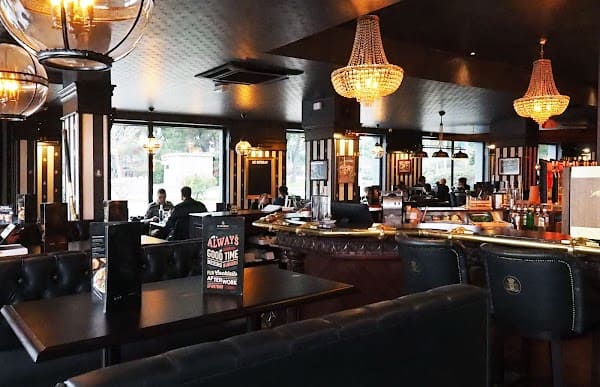 Restaurant Au Bureau – Pub et Brasserie à Martigues, France