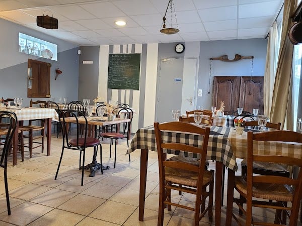 Au Grenier – Bar Restaurant Epicerie à Dragey-Ronthon, France