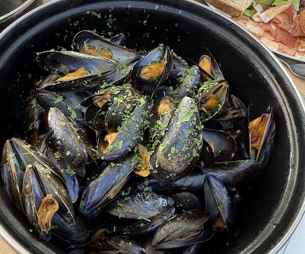 Au Grenier – Bar Restaurant Epicerie à Dragey-Ronthon, France