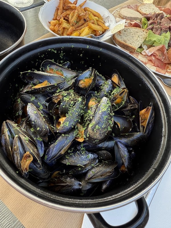 Au Grenier – Bar Restaurant Epicerie à Dragey-Ronthon, France