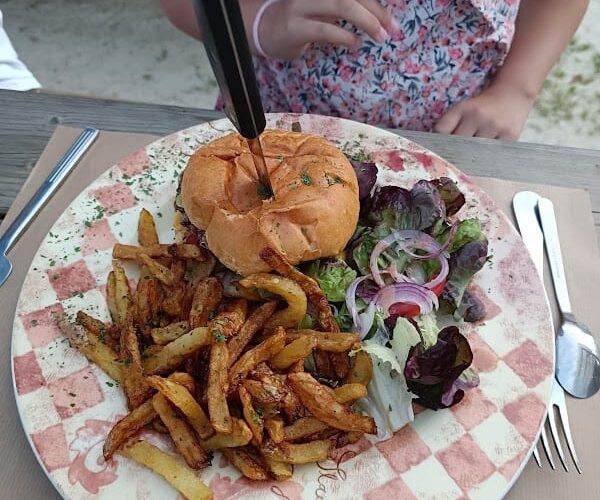 Au Grenier – Bar Restaurant Epicerie à Dragey-Ronthon, France