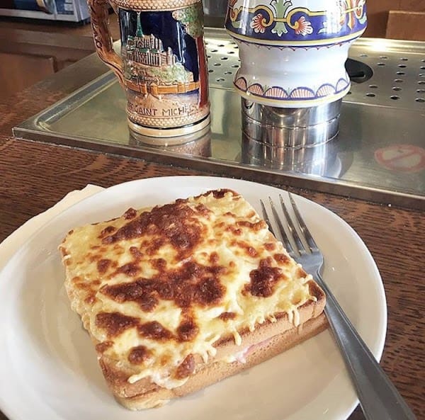 Restaurant Au Pelerin à Le Mont-Saint-Michel, France