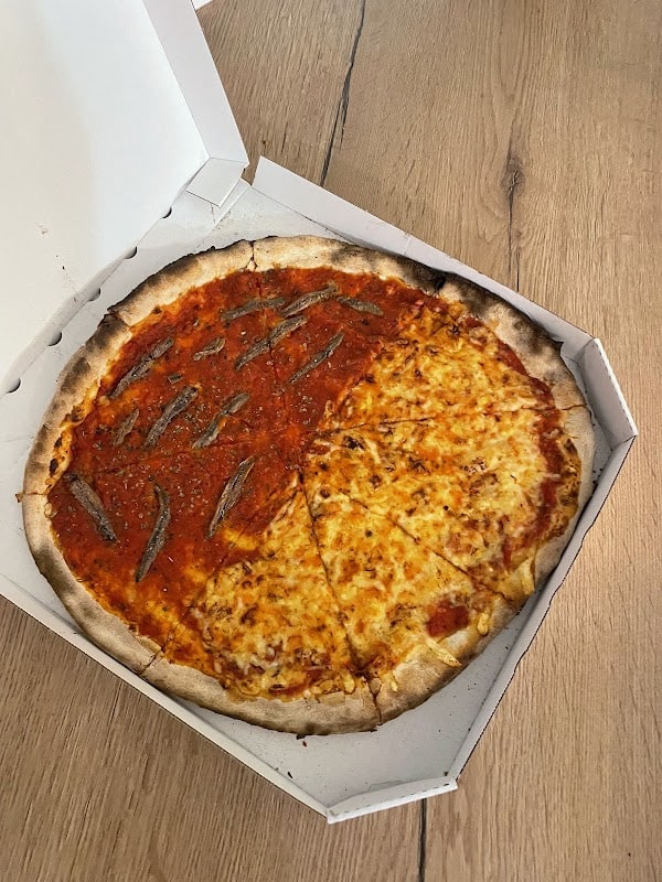 Restaurant Au Petit Naples à Les Pennes-Mirabeau, France