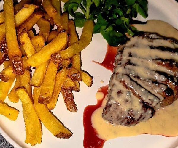 Restaurant Au Petit Temple à Le Temple, France