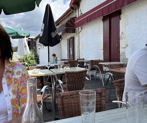Restaurant Au Petit Temple à Le Temple, France