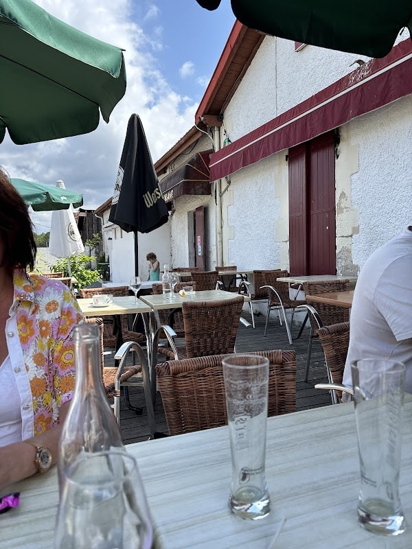 Restaurant Au Petit Temple à Le Temple, France