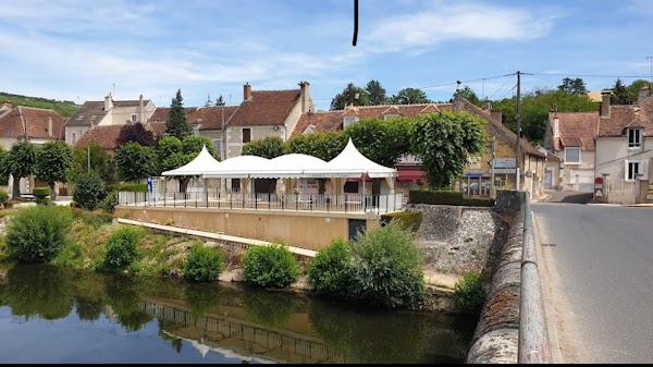 Restaurant Auberge Les Tilleuls à Vincelottes, France