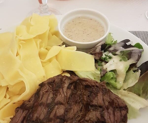 Restaurant Auberge l’Espérance à Marcilly-le-Hayer, France