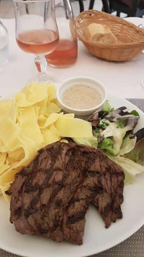 Restaurant Auberge l’Espérance à Marcilly-le-Hayer, France