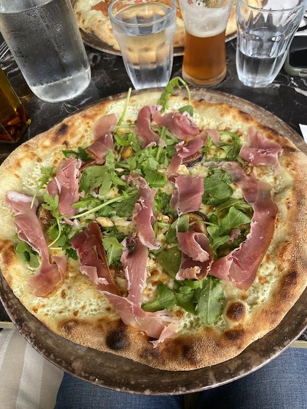 Restaurant Auguste Pizza Millau | Pizzeria Artisanale à Millau, France