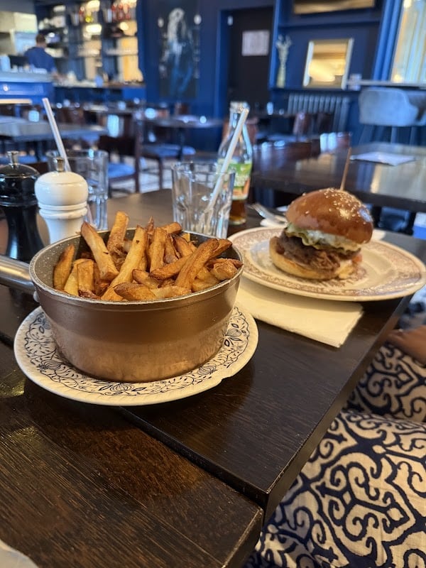 Restaurant Aux 3 acteurs à Le Plessis-Robinson, France