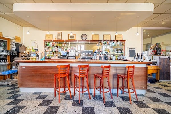 Restaurant Bistro Les Poulivets à Oppède, France