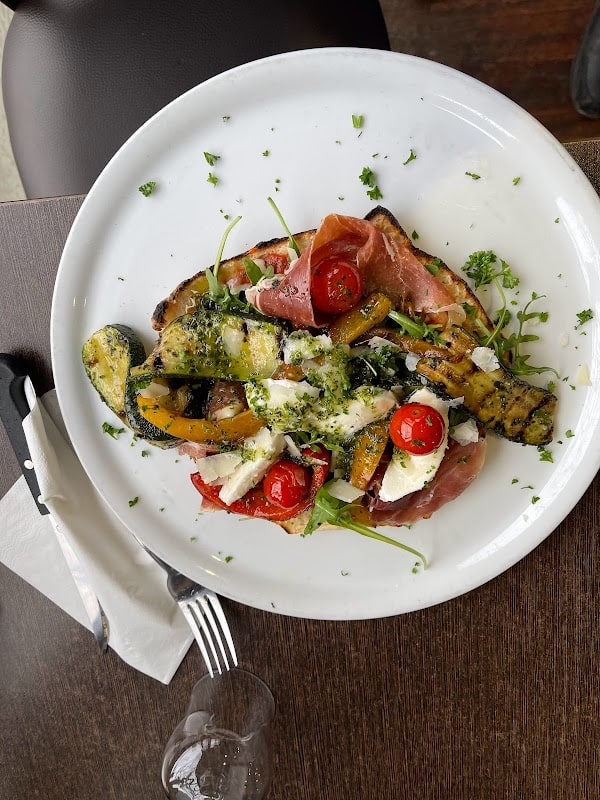 Restaurant Brasserie Villa 27 à Pantin, France