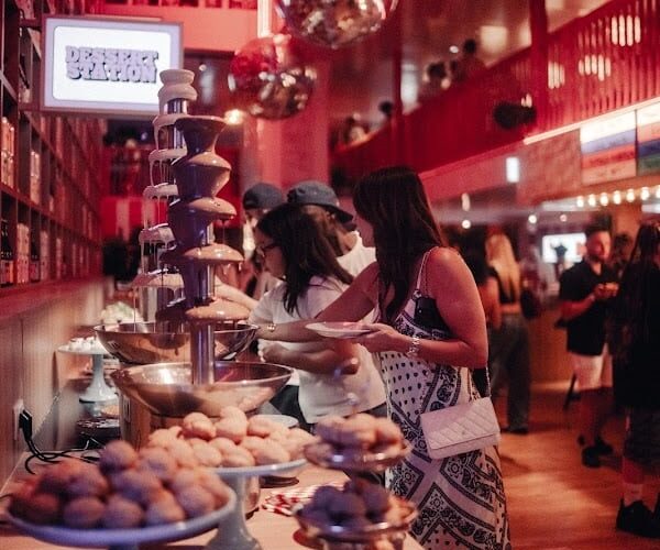 Restaurant Brique Machine – Buffet Paris 2 à Paris, France