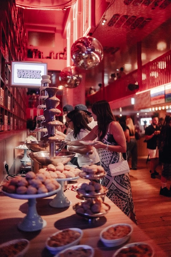 Restaurant Brique Machine – Buffet Paris 2 à Paris, France