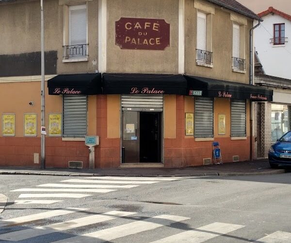Restaurant Café du Palace à Le Blanc-Mesnil, France