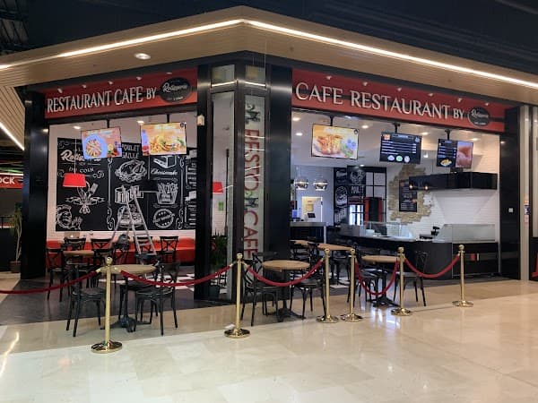 Café restaurant by la rôtisserie du coin à Le Blanc-Mesnil, France