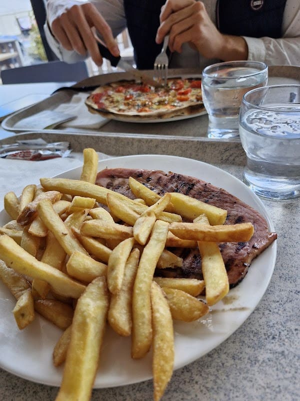 Restaurant Carrefour Cafétéria à Toul, France