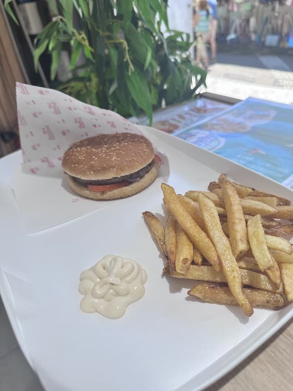 Restaurant Chez Bourvil à Le Grau-du-Roi, France