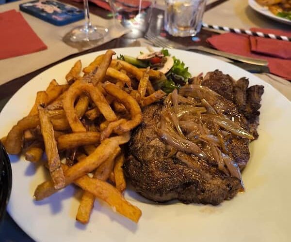 Restaurant Chez Gigi à Pommiers-Moulons, France